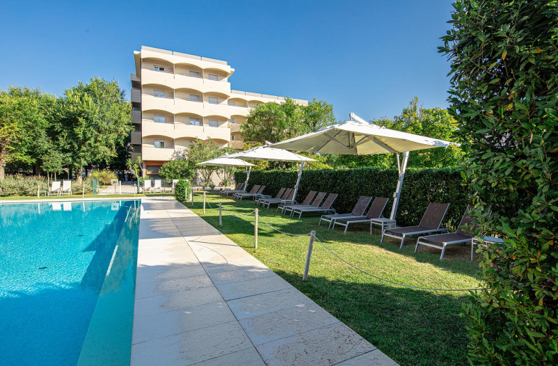 media.Gallery-Piscina_2Hotel-La-Pergola-Lignano