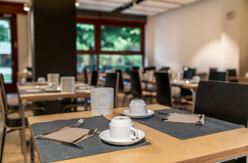 media.BREAKFAST DEPENDANCE gallery